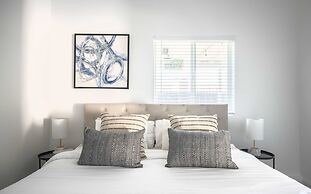 Elegant Retreat Modern Comforts Prime Location