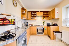 1 Bed Apartment - Sleeps 4 - Pets - Free Parking
