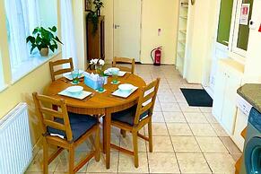 1b-sleeps4-freeparking-pets-wifi-london