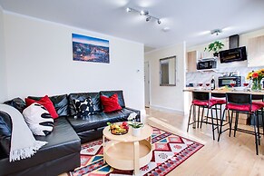 1 Bed Apartment - Sleeps 4 - Pets - Free Parking