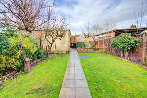1 Bed Apartment - Sleeps 4 - Pets - Free Parking