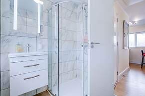 1 Bed Apartment - Sleeps 4 - Pets - Free Parking