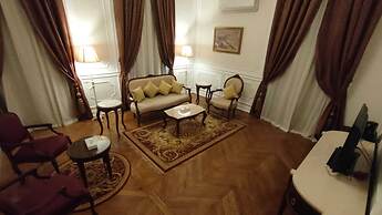 Maison Maxim De Lesseps