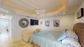 Sandarac 502b: Beachfront 3br Condo W/ Pool & Views 3 Bedroom Condo