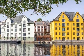 Beautiful Fjord View, High Standard, Fully Equipped