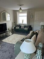 Peak District - 2 Beds - Sleeps 4 - Pet Friendly
