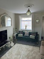 Peak District - 2 Beds - Sleeps 4 - Pet Friendly