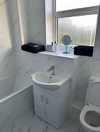 Peak District - 2 Beds - Sleeps 4 - Pet Friendly