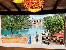 Boho Dolphinarium view