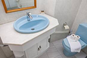 B78 - Fragoso Downtown Apartment