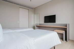 Tabas by Blueground Una