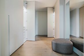 Tabas by Blueground Una