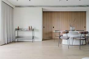 Tabas by Blueground Una