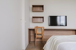 Tabas by Blueground Una