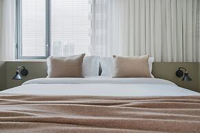 Tabas by Blueground Una