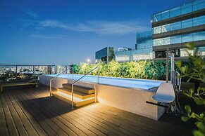 Tabas by Blueground Una