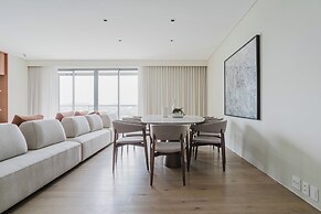 Tabas by Blueground Una