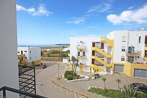 B16 - Sandy Pine Beachfront Flat in Lagos
