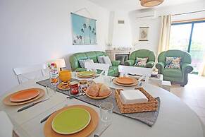 B16 - Sandy Pine Beachfront Flat in Lagos