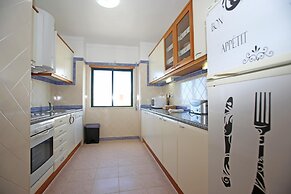 B16 - Sandy Pine Beachfront Flat in Lagos