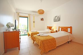 B16 - Sandy Pine Beachfront Flat in Lagos