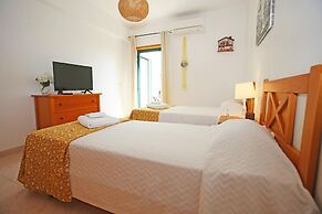 B16 - Sandy Pine Beachfront Flat in Lagos