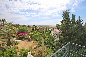 B16 - Sandy Pine Beachfront Flat in Lagos