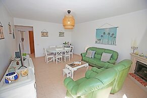 B16 - Sandy Pine Beachfront Flat in Lagos