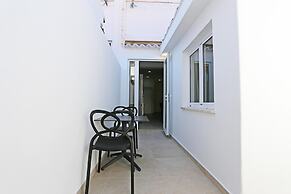 B88 - Mendon a Street Apartment