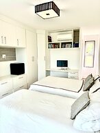 Leonardi's Sunset House