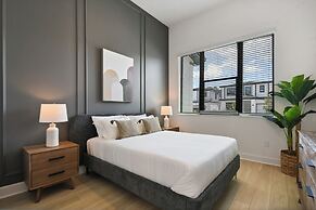 Luxurious 15br Villa With Lake View & Game/theater