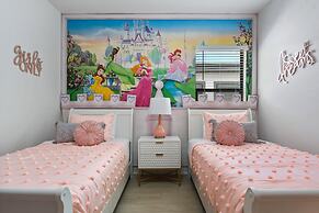 Luxurious 15br Villa With Lake View & Game/theater