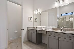 Luxurious 15br Villa With Lake View & Game/theater