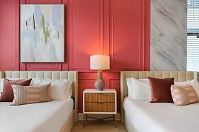 Luxurious 15br Villa With Lake View & Game/theater