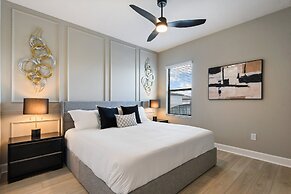 Luxurious 15br Villa With Lake View & Game/theater