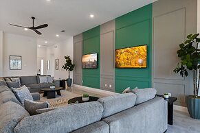 Luxurious 15br Villa With Lake View & Game/theater