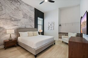 Luxurious 15br Villa With Lake View & Game/theater