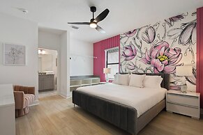 Luxurious 15br Villa With Lake View & Game/theater