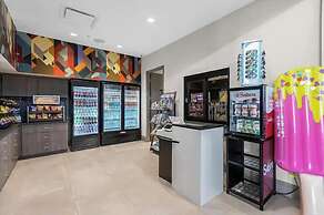 Luxurious 15br Villa With Lake View & Game/theater