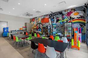 Luxurious 15br Villa With Lake View & Game/theater