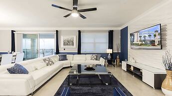 Greenview 8BR Home Private Theater Pool/spa/games