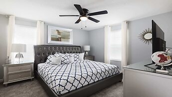 Greenview 8BR Home Private Theater Pool/spa/games