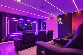 Modern Resort Home w/ Pool, Spa & Arcade Access