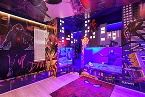 Modern Resort Home w/ Pool, Spa & Arcade Access