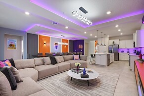 Modern Resort Home w/ Pool, Spa & Arcade Access