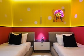 Modern Resort Home w/ Pool, Spa & Arcade Access