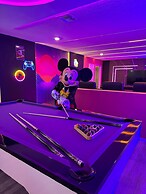 Modern Resort Home w/ Pool, Spa & Arcade Access