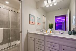 Modern Resort Home w/ Pool, Spa & Arcade Access