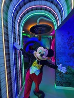 Modern Resort Home w/ Pool, Spa & Arcade Access