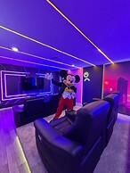 Modern Resort Home w/ Pool, Spa & Arcade Access